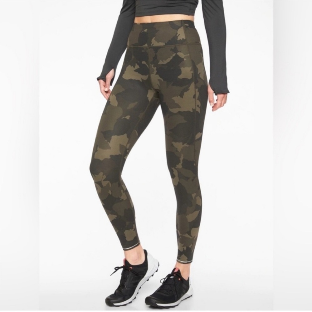 Like New Athleta 'Run Free' 7/8 Reflective Ankle Camo Tights - Women's XS